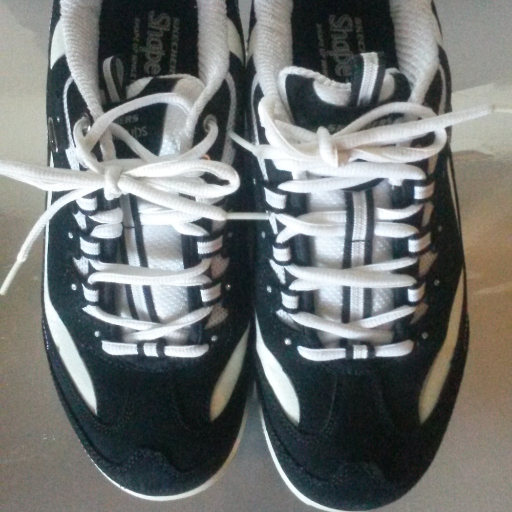 Vintage Sketchers Black & White Shape Ups
